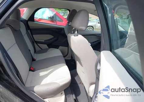 2012 Ford Focus Se z USA, uszkodzony, nr VIN 1FAHP3K28CL344182